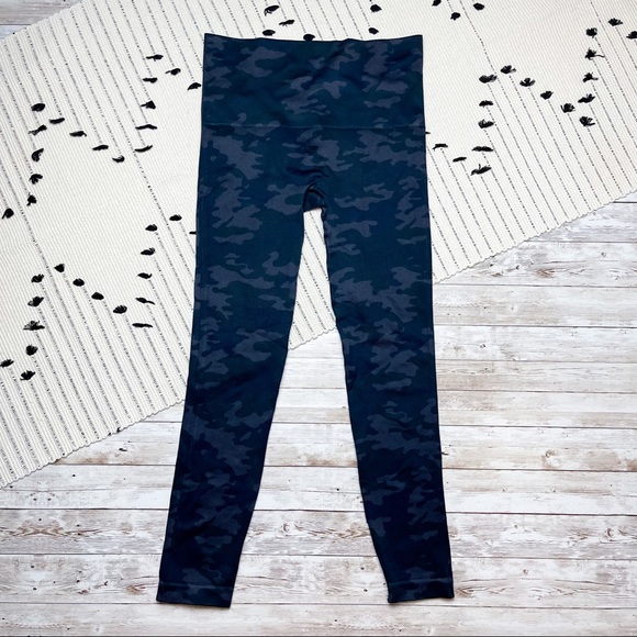 SPANX Look At Me Now Seamless Legging Shapewear Camo Size Medium NWOT - Picture 3 of 8